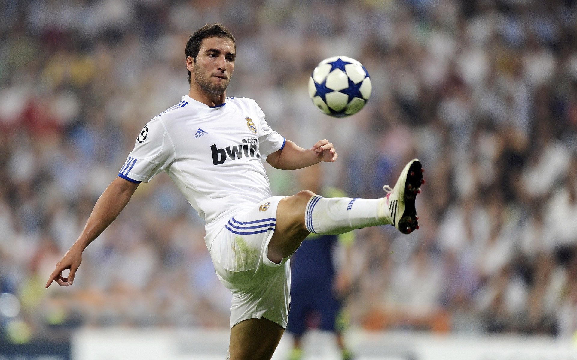 冰岛火力压制克罗地亚，金玟哉成为关键先生，亚洲铁卫如何改写欧洲足球叙事？