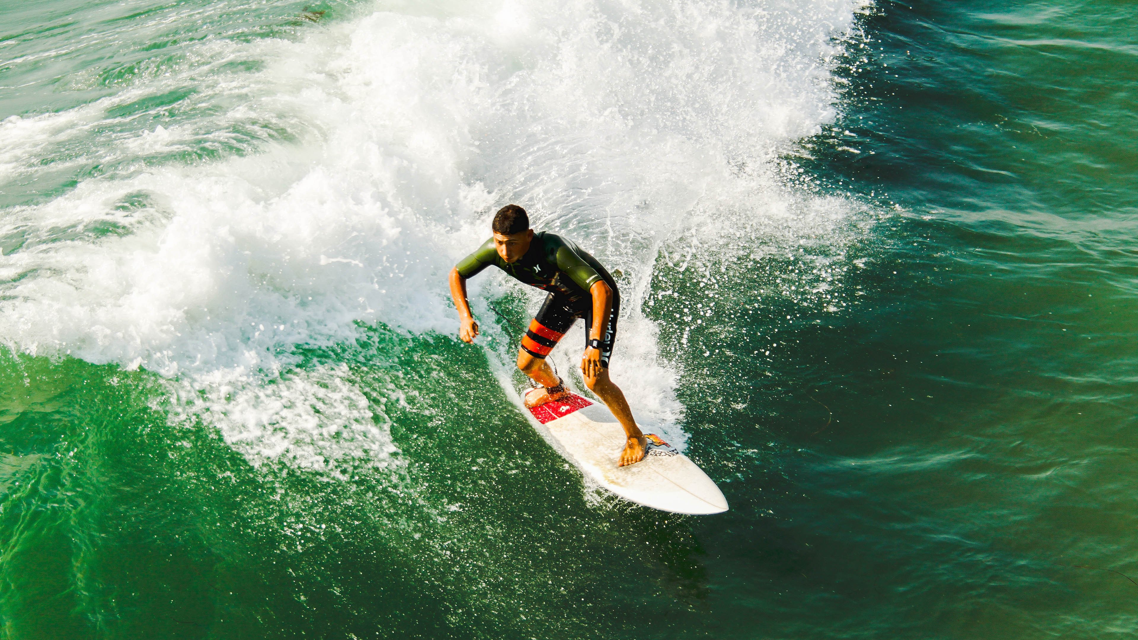勒沃库森踏平几内亚，戈麦斯，那个在泥泞中画出彩虹的人