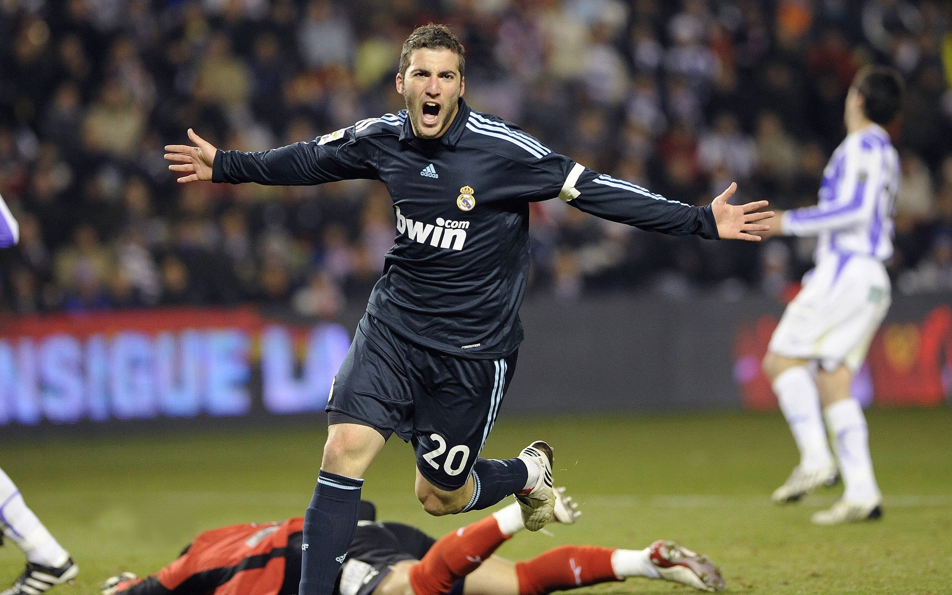 欧冠决赛之夜，巴尔韦德关键回合不手软，沉默的棋手与命运的棋盘